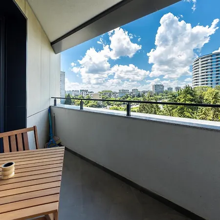 Modern View Flat With Free Parking Апартаменти *