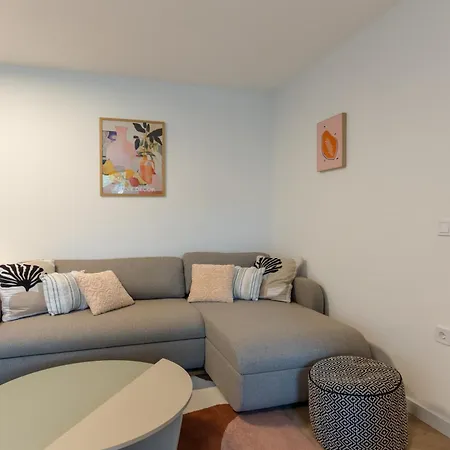 Апартаменти Modern View Flat With Free Parking *