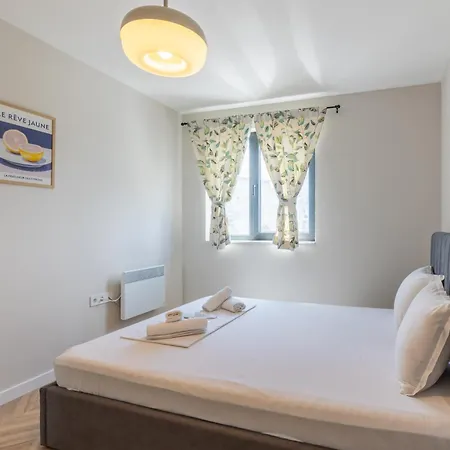Апартаменти Modern View Flat With Free Parking Варна