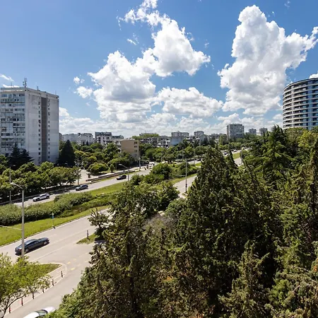 Апартаменти Modern View Flat With Free Parking Варна