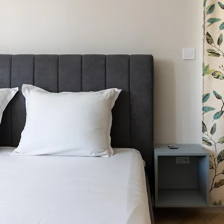 Modern View Flat With Free Parking Апартаменти *
