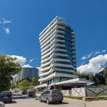 Modern View Flat With Free Parking Апартаменти *